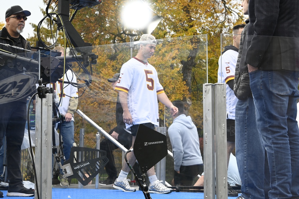 U.S. Soldiers support National Veterans Day Parade