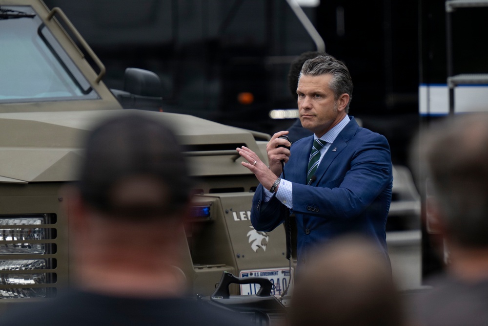 Sec War Visits U.S. Park Police H.Q.