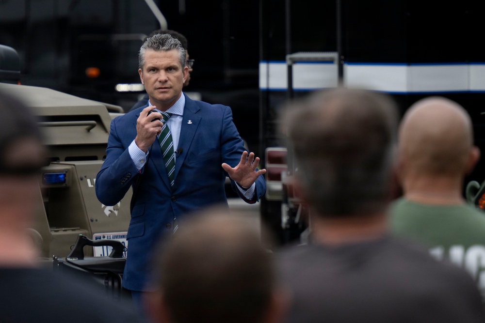 Sec War Visits U.S. Park Police H.Q.