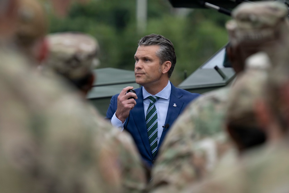 Sec War Visits U.S. Park Police H.Q.