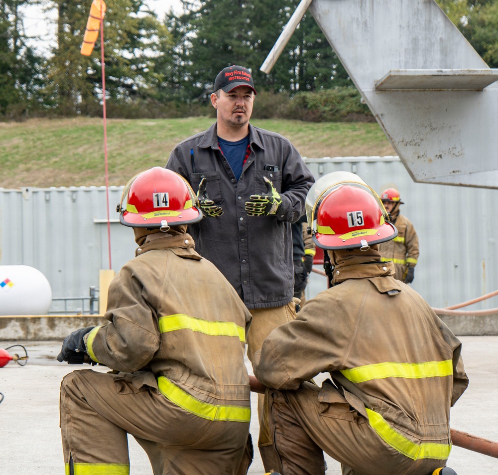 SUBGRU-9 Sailors Practice Firefighting Skills