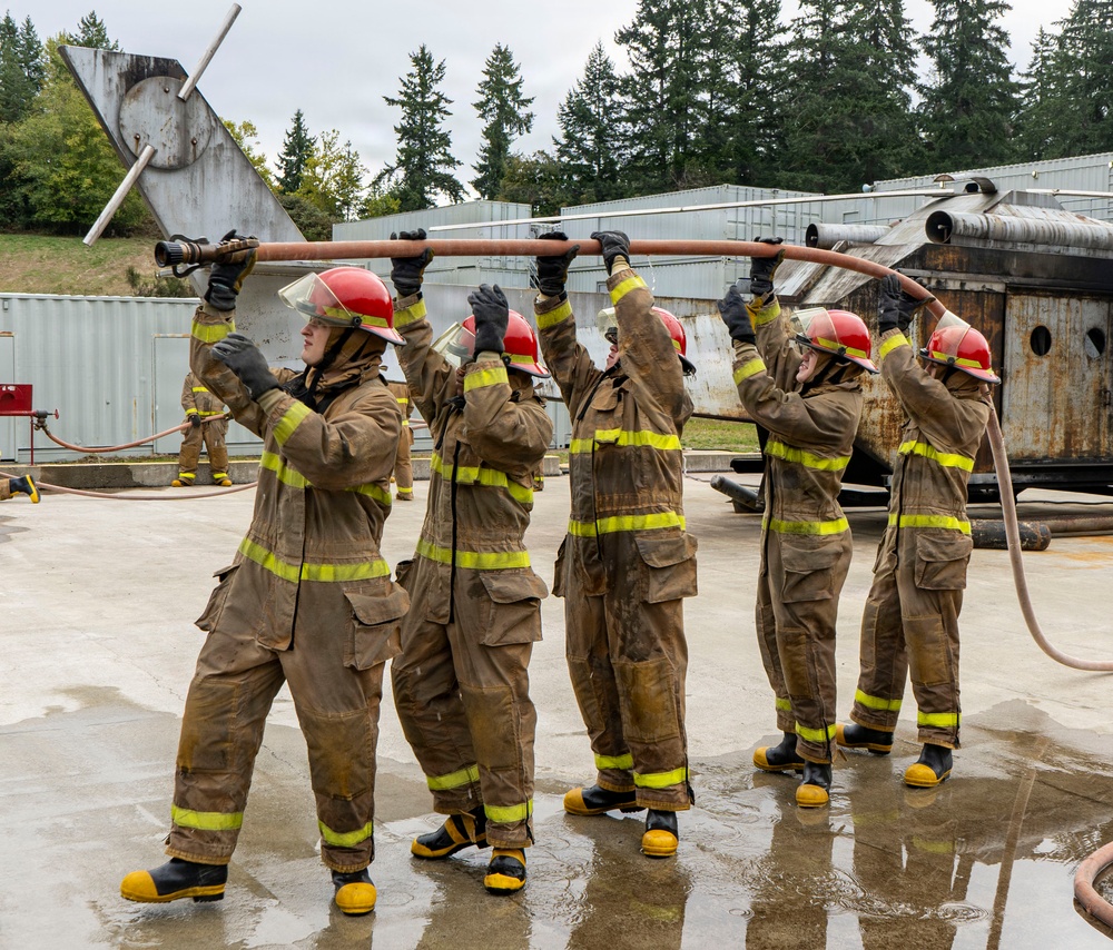 SUBGRU-9 Sailors Practice Firefighting Skills
