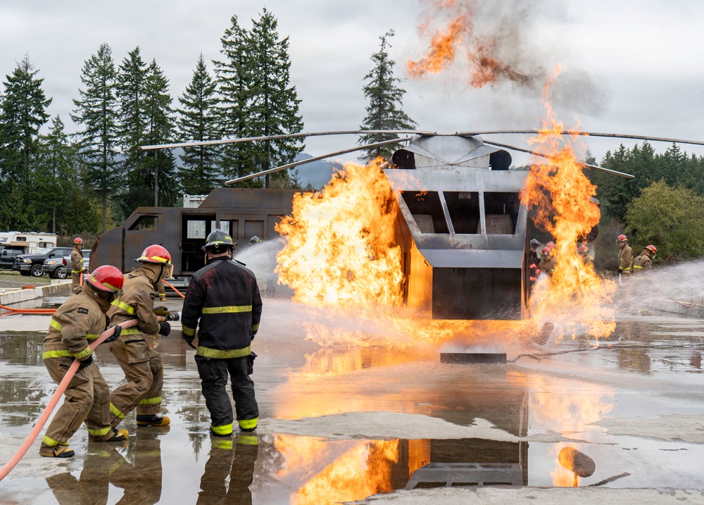SUBGRU-9 Sailors Practice Firefighting Skills