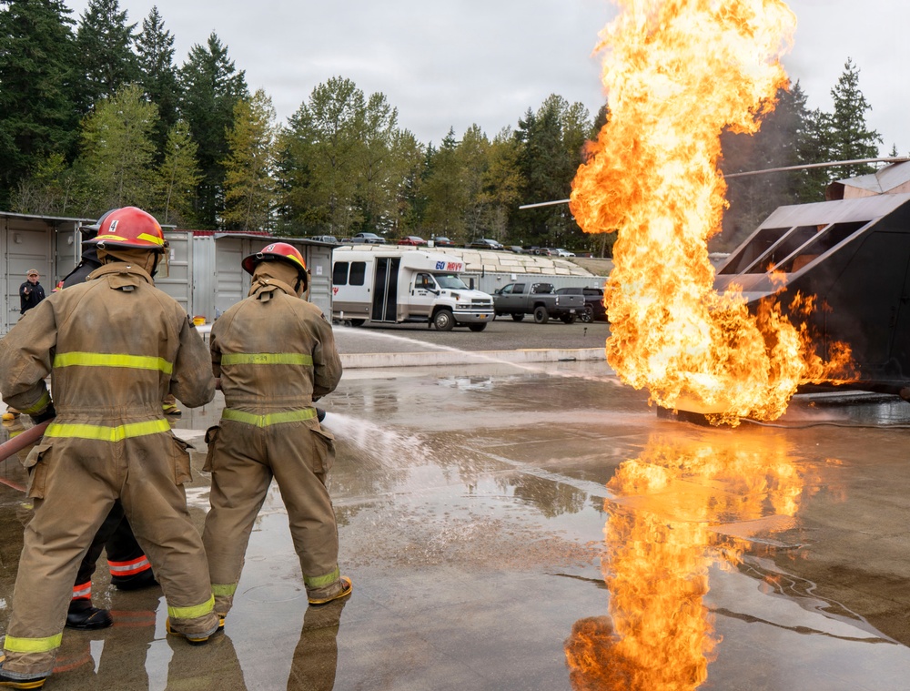 SUBGRU-9 Sailors Practice Firefighting Skills