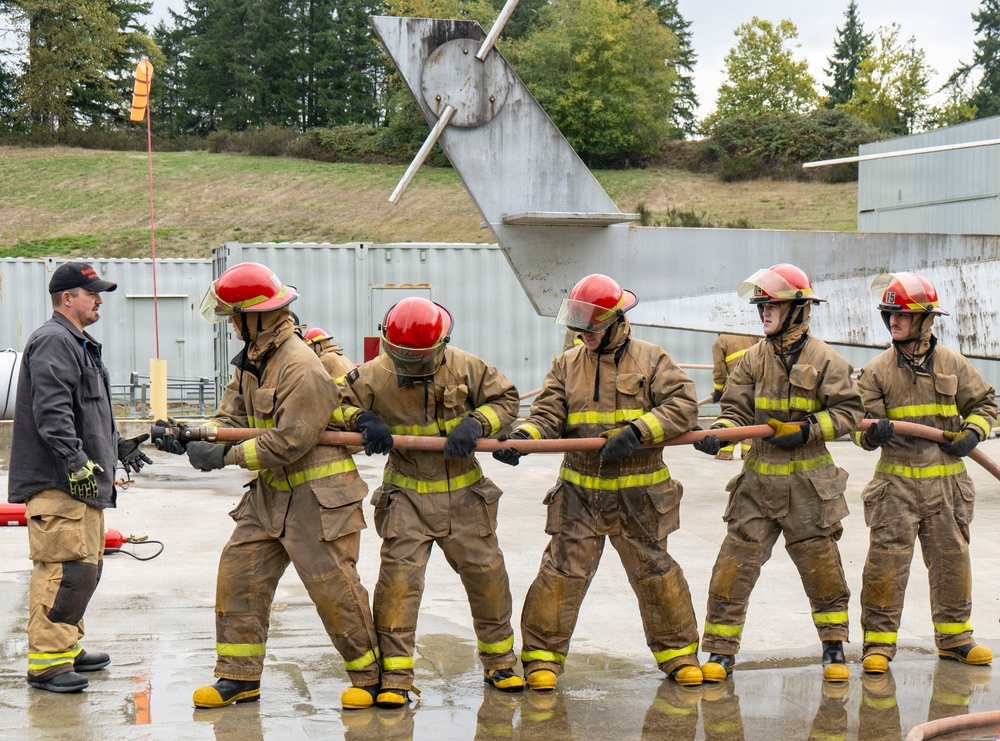 SUBGRU-9 Sailors Practice Firefighting Skills