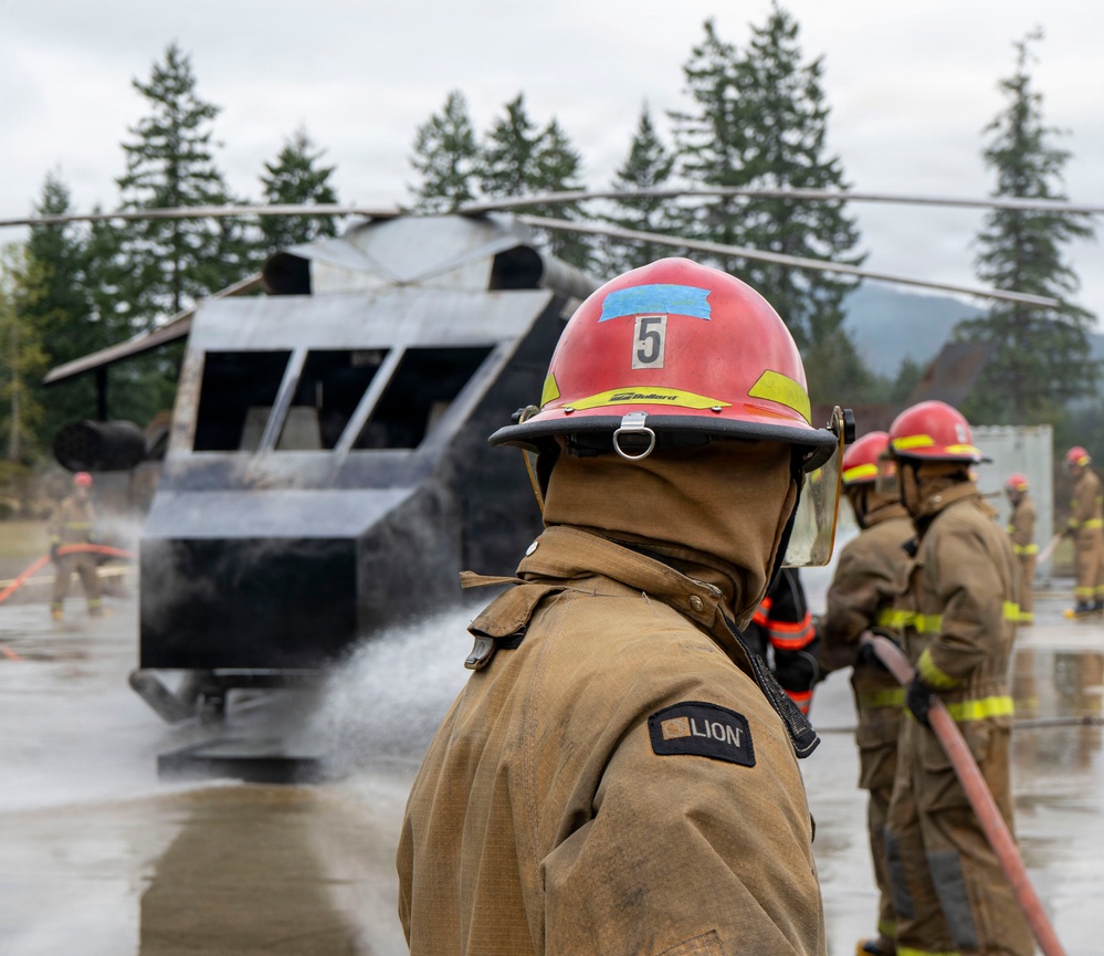 SUBGRU-9 Sailors Practice Firefighting Skills
