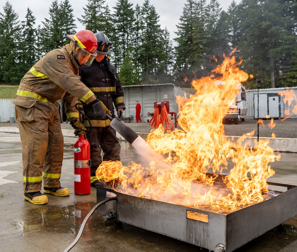 SUBGRU-9 Sailors Practice Firefighting Skills