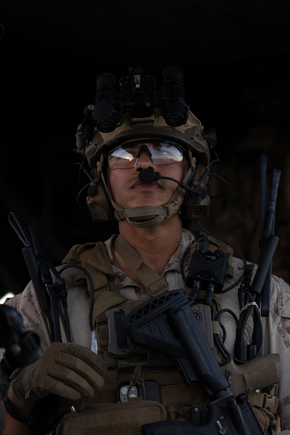 11th MEU Marines and Sailors conduct nighttime raid during RUT