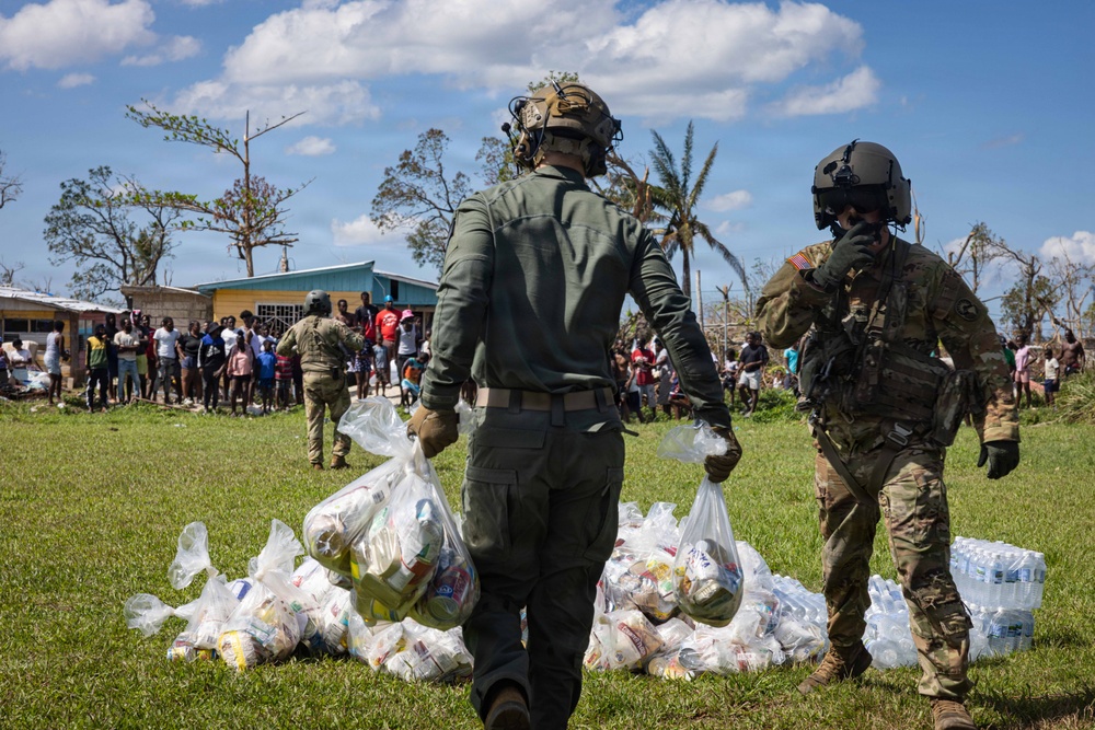22nd MEU(SOC) | Joint Task Force – Bravo Delivers Food and Water