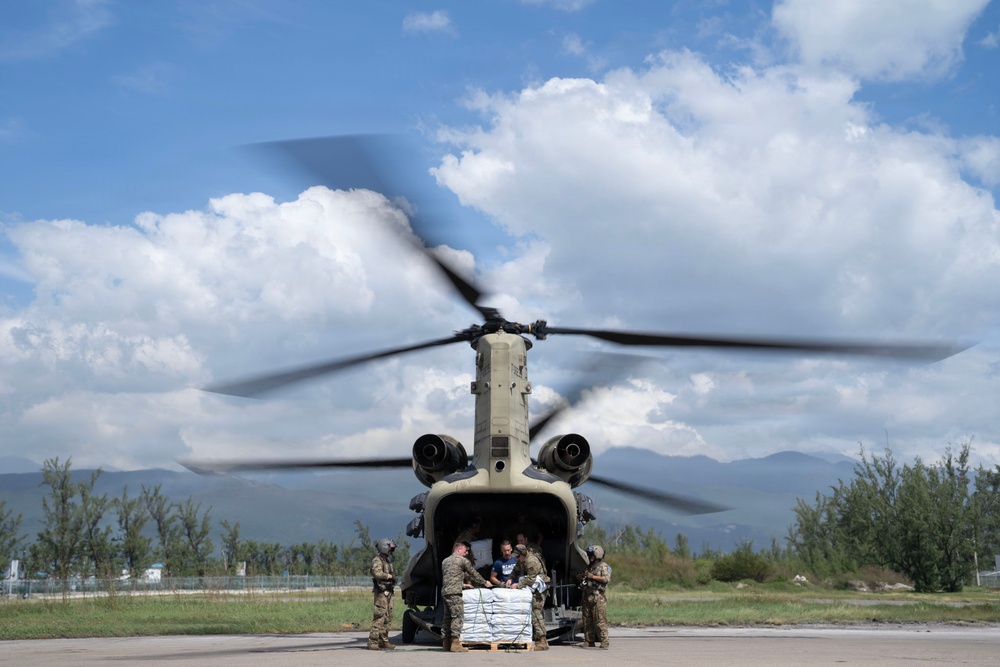 Joint Task Force-Bravo Load Shelter Supplies into CH-47 Chinook