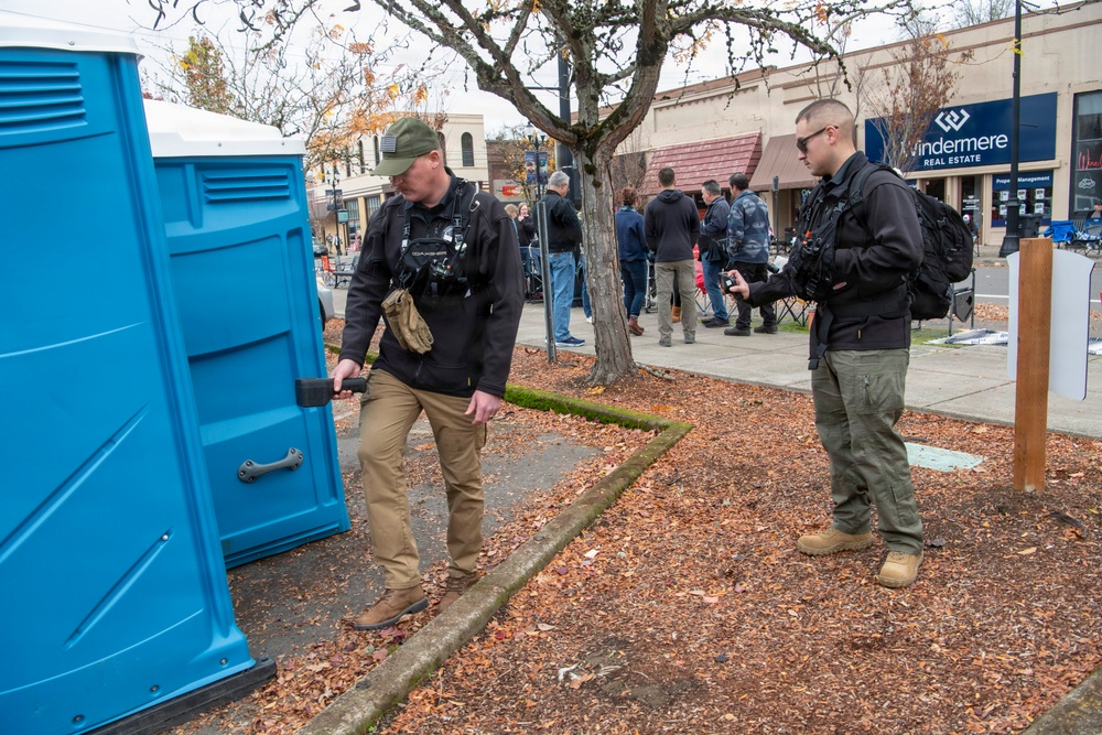 Oregon National Guard’s 102nd CST provides support for the Linn County Veterans Day Parade