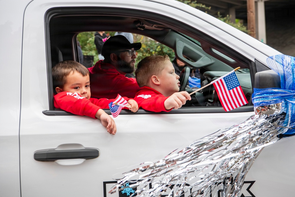 Oregon National Guard’s 102nd CST provides support for the Linn County Veterans Day Parade