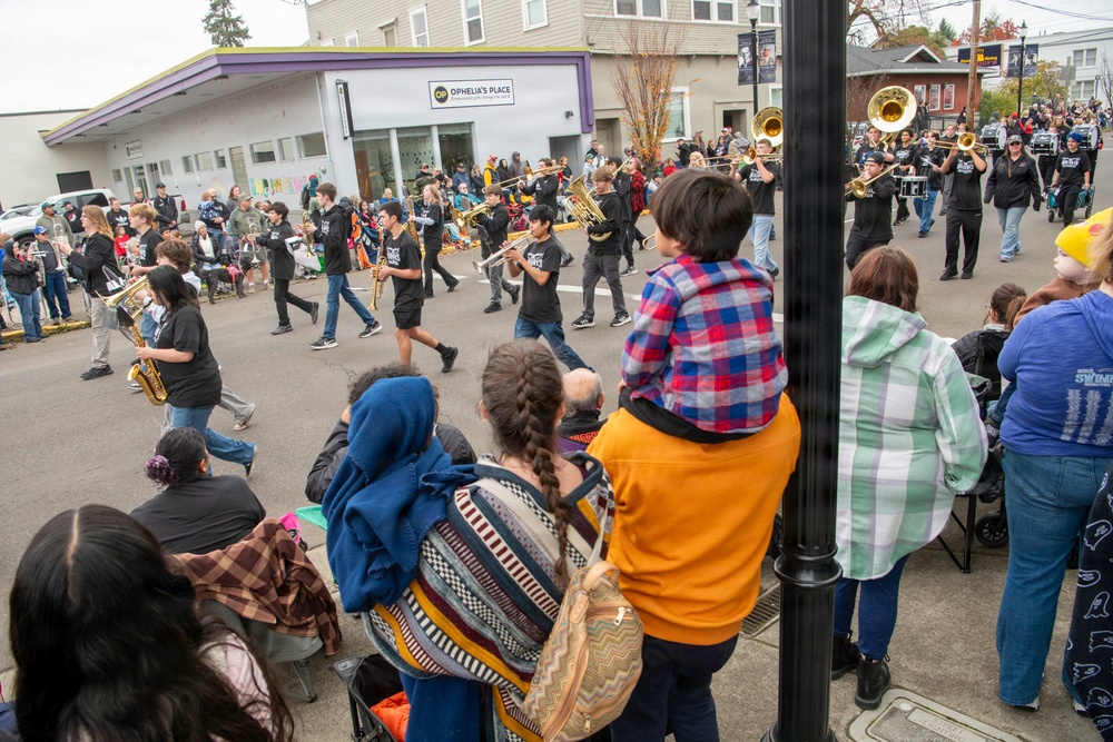 Oregon National Guard’s 102nd CST provides support for the Linn County Veterans Day Parade