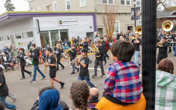 Oregon National Guard’s 102nd CST provides support for the Linn County Veterans Day Parade