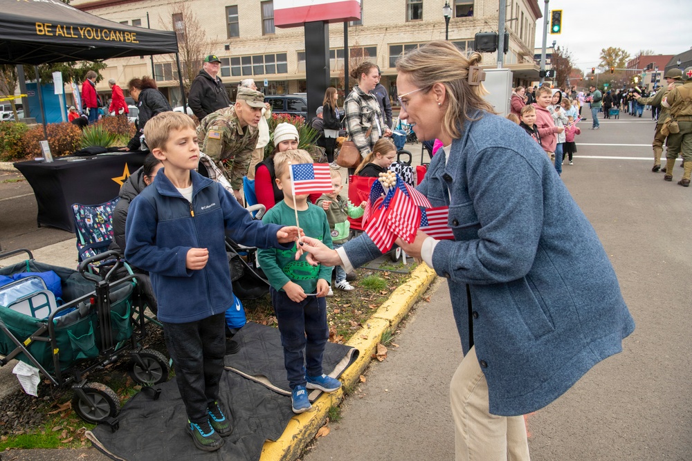 Oregon National Guard’s 102nd CST provides support for the Linn County Veterans Day Parade