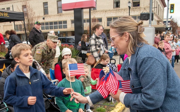 Oregon National Guard’s 102nd CST provides support for the Linn County Veterans Day Parade