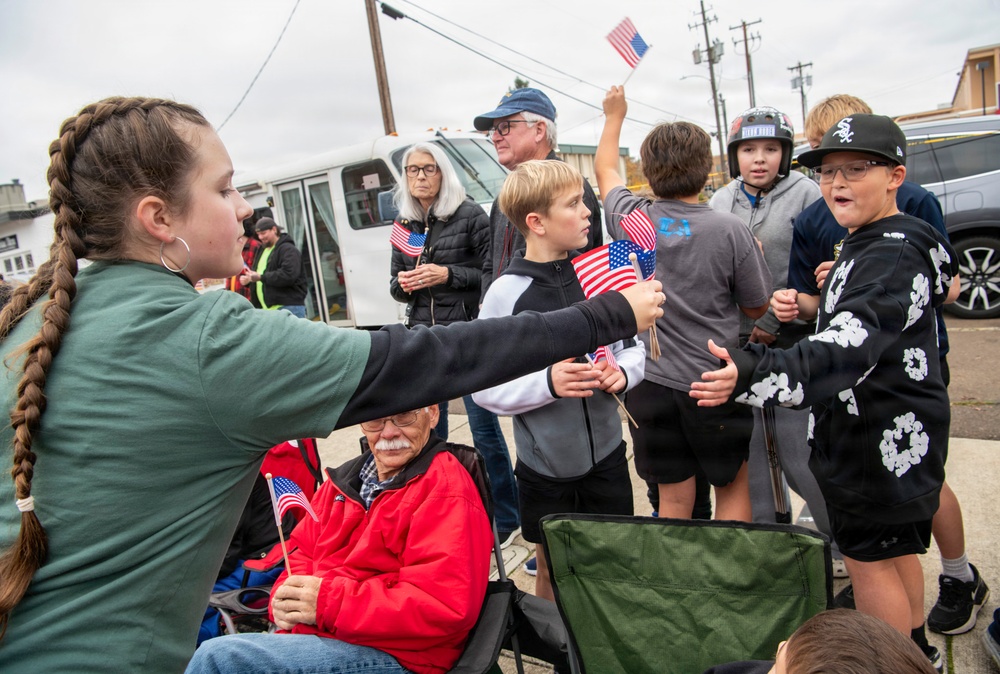 Oregon National Guard’s 102nd CST provides support for the Linn County Veterans Day Parade