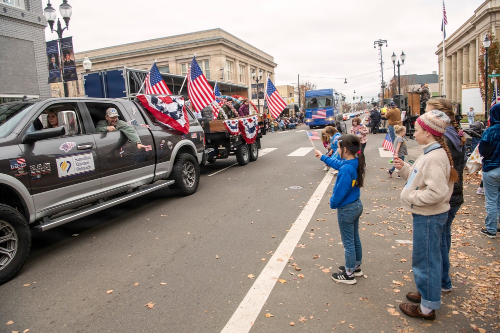 Oregon National Guard’s 102nd CST provides support for the Linn County Veterans Day Parade