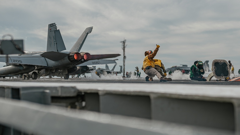 George Washington Carrier Strike Group Conducts Carrier Strike Group Exercise with ROK Navy/George Washington Hosts U.S. Forces Korea