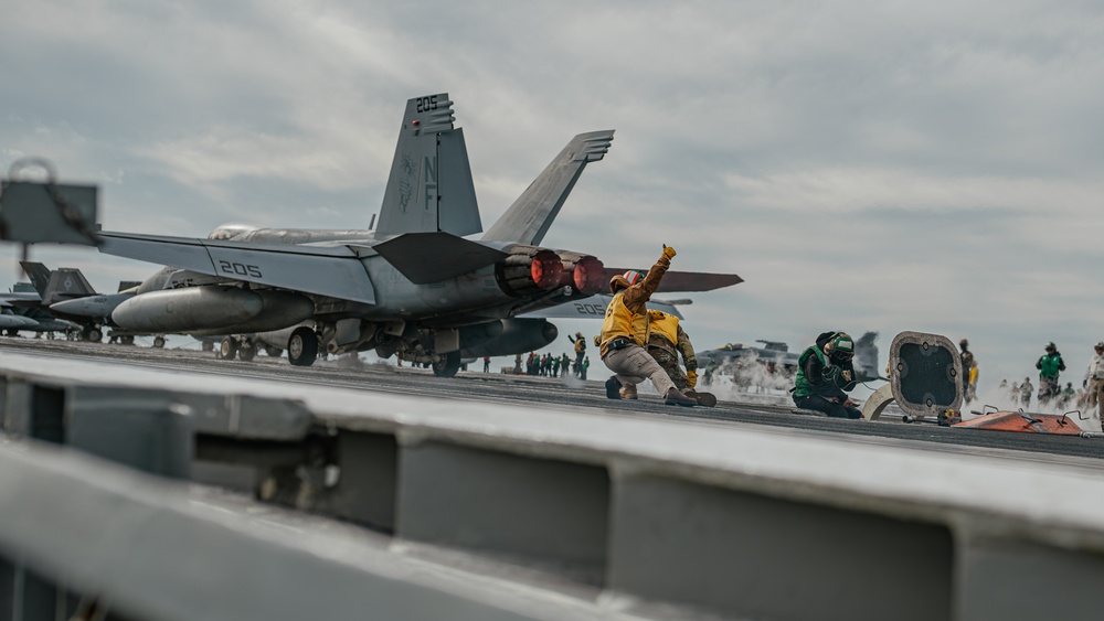 George Washington Carrier Strike Group Conducts Carrier Strike Group Exercise with ROK Navy/George Washington Hosts U.S. Forces Korea