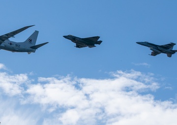 George Washington Carrier Strike Group Conducts Carrier Strike Group Exercise with ROK Navy