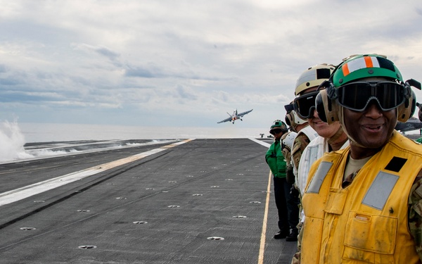 George Washington Carrier Strike Group Conducts Carrier Strike Group Exercise with ROK Navy/George Washington Hosts U.S. Forces Korea