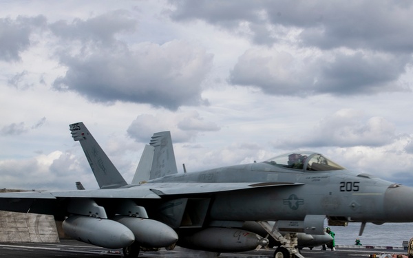 George Washington Carrier Strike Group Conducts Carrier Strike Group Exercise with ROK Navy/George Washington Hosts U.S. Forces Korea