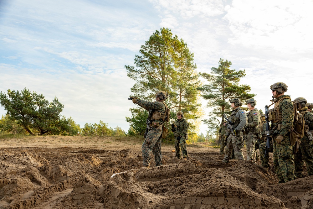 U.S. Army Special Forces conducts training with U.S. FASTEUR Marines