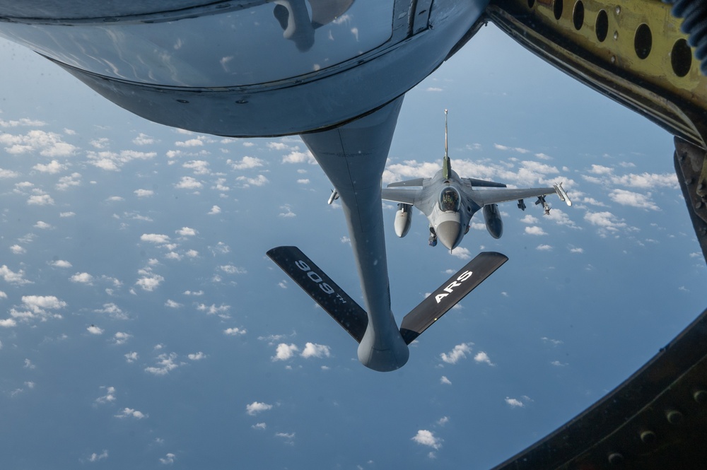 US and ROK combine for refueling during FF 25-2