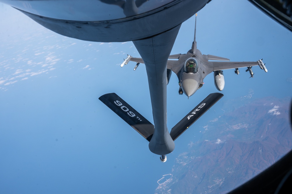 US and ROK combine for refueling during FF 25-2