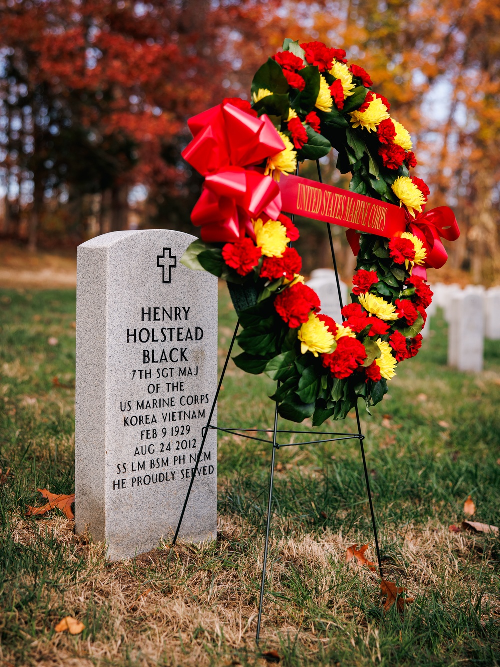U.S. Marines conduct wreath laying ceremony honoring the seventh Sergeant Major of the Marine Corps