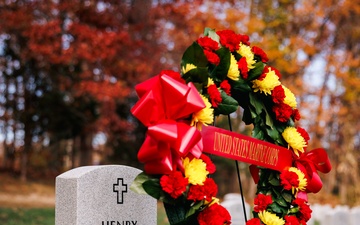 U.S. Marines conduct wreath laying ceremony honoring the seventh Sergeant Major of the Marine Corps