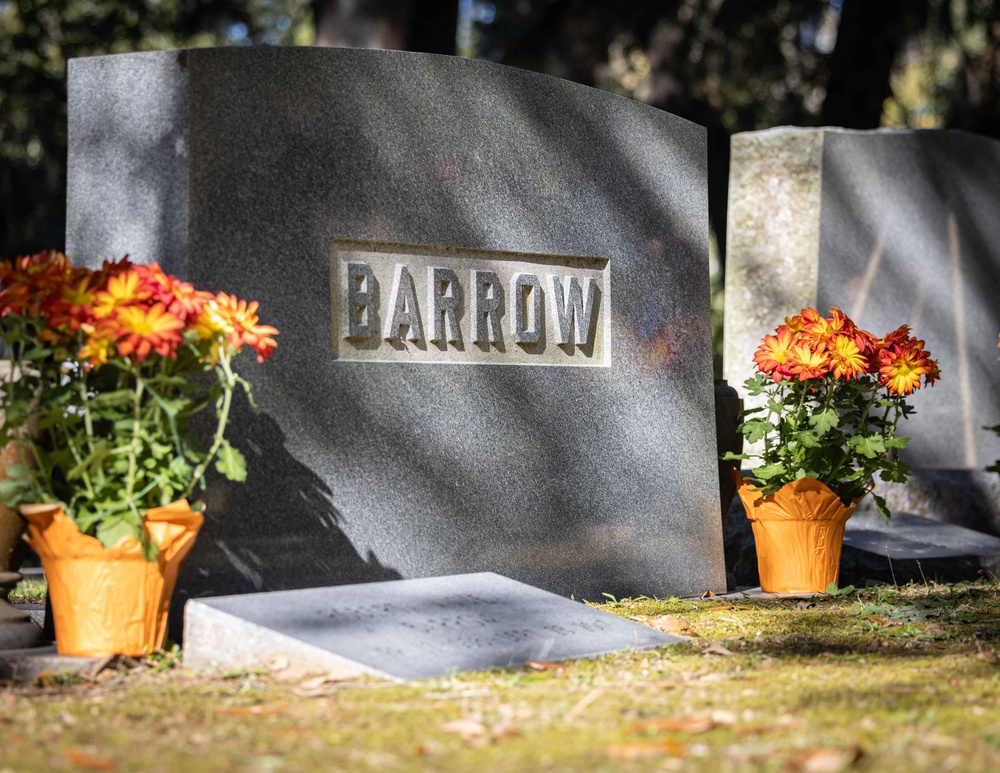 Marines Honor Former Commandant with Wreath Laying