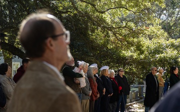 Marines Honor Former Commandant with Wreath Laying