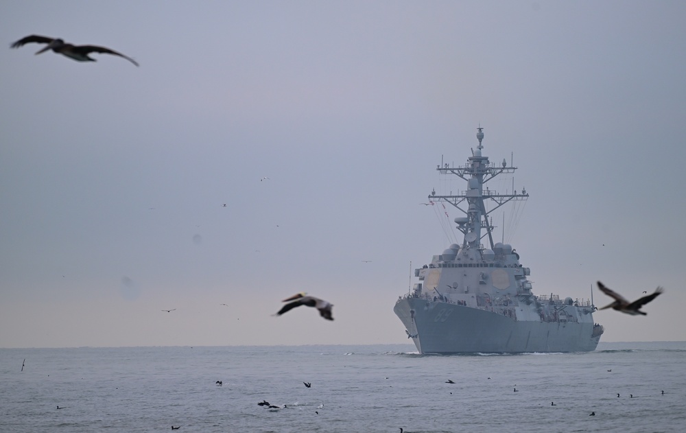 USS Mustin (DDG 89) Visits Naval Surface Warfare Center, Port Hueneme Division for Combat Systems Tuneup, Training