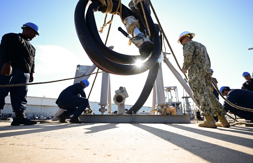 USS Mustin (DDG 89) Visits Naval Surface Warfare Center, Port Hueneme Division for Combat Systems Tuneup, Training
