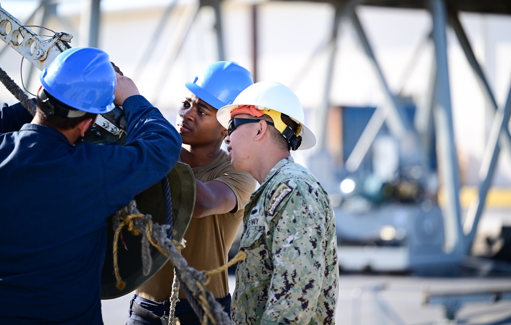 USS Mustin (DDG 89) Visits Naval Surface Warfare Center, Port Hueneme Division for Combat Systems Tuneup, Training