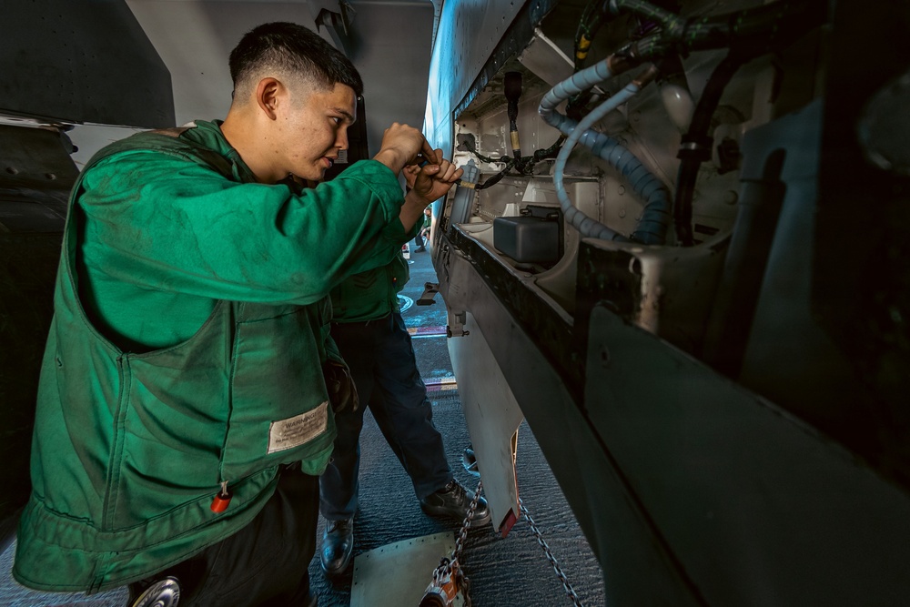 VAQ-142 Routine Maintenance