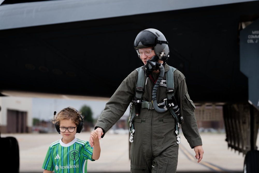 ‘Crew Chief of the Year’ awarded with B-2 Spirit flight