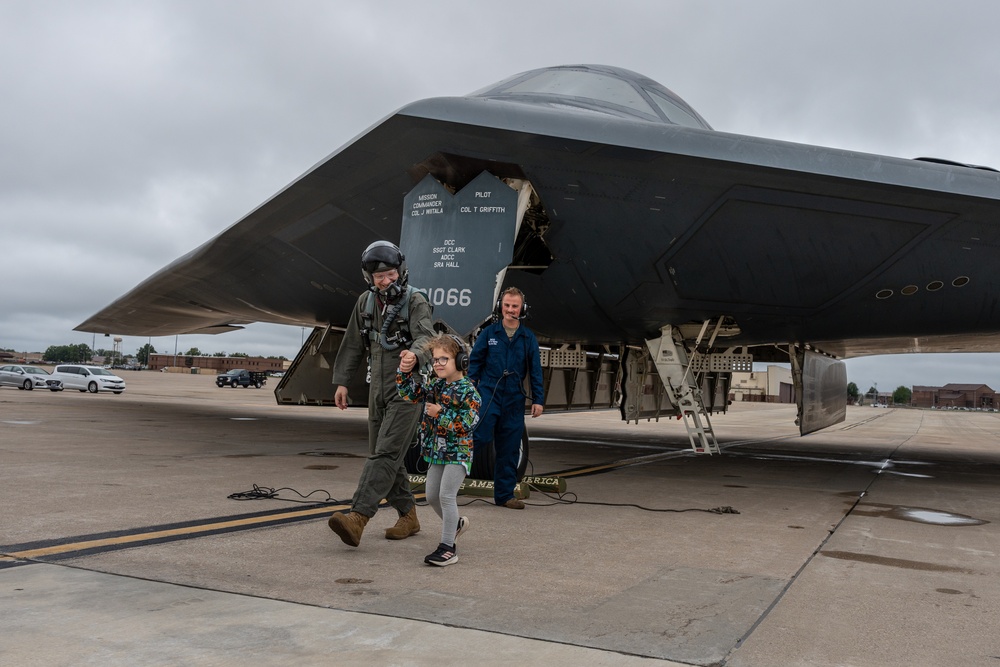 ‘Crew Chief of the Year’ awarded with B-2 Spirit flight