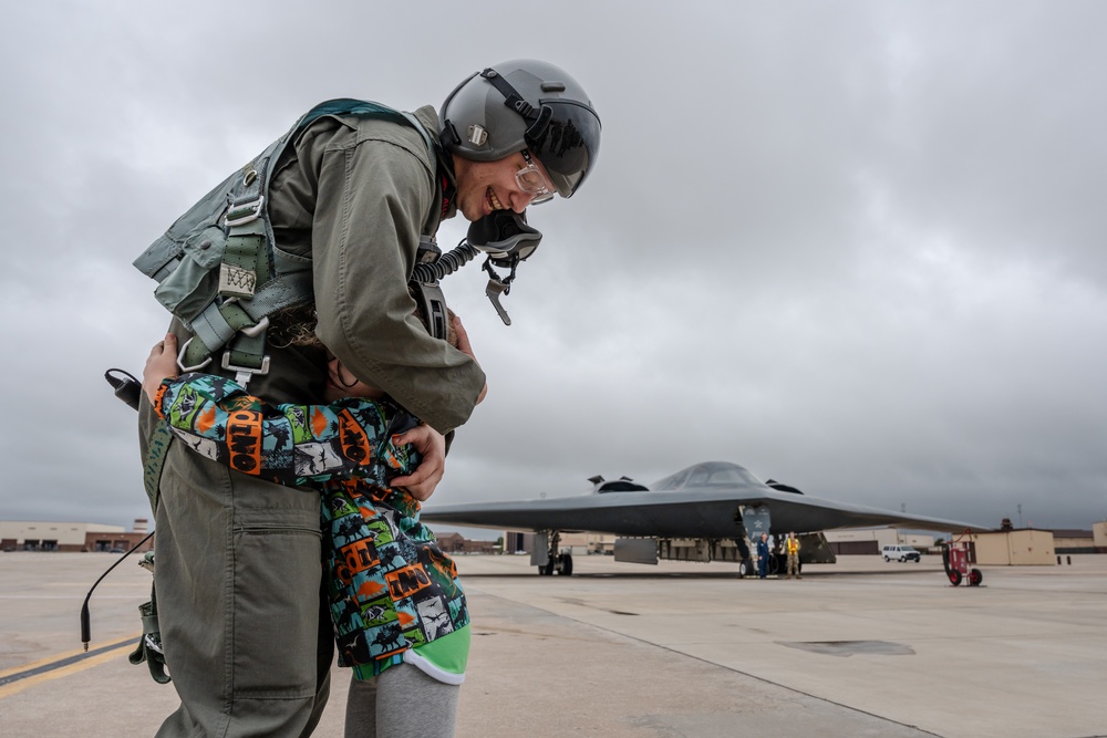 ‘Crew Chief of the Year’ awarded with B-2 Spirit flight