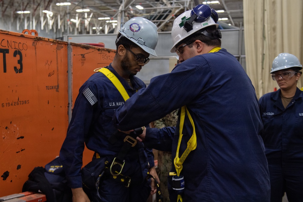 Ronald Reagan Sailors Stay Reagan Ready