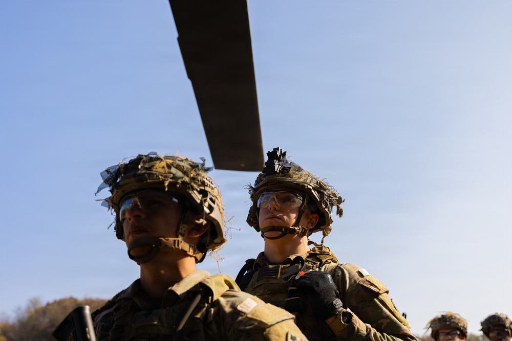 Raiders Train to Move: 2-23 Infantry Conducts Air Assault Operations