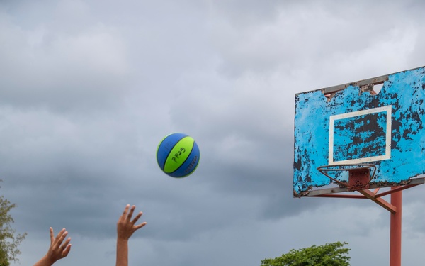 Pacific Partnership Service Members Participate in Sports Day with Vanuatu Students