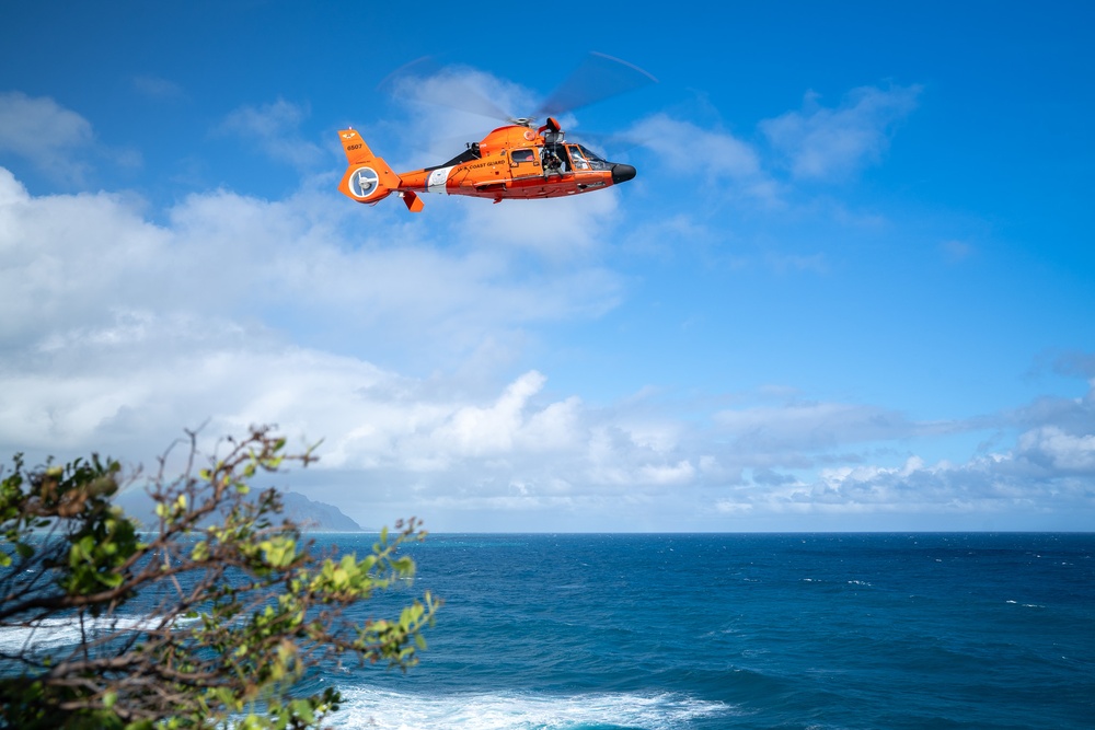 U.S. Coast Guard Air Station Barbers Point Conducts Cliff Side Training