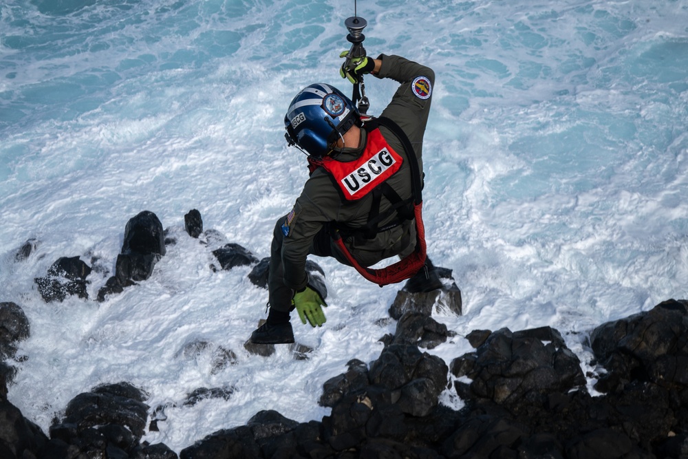 U.S. Coast Guard Air Station Barbers Point Conducts Cliff Side Training