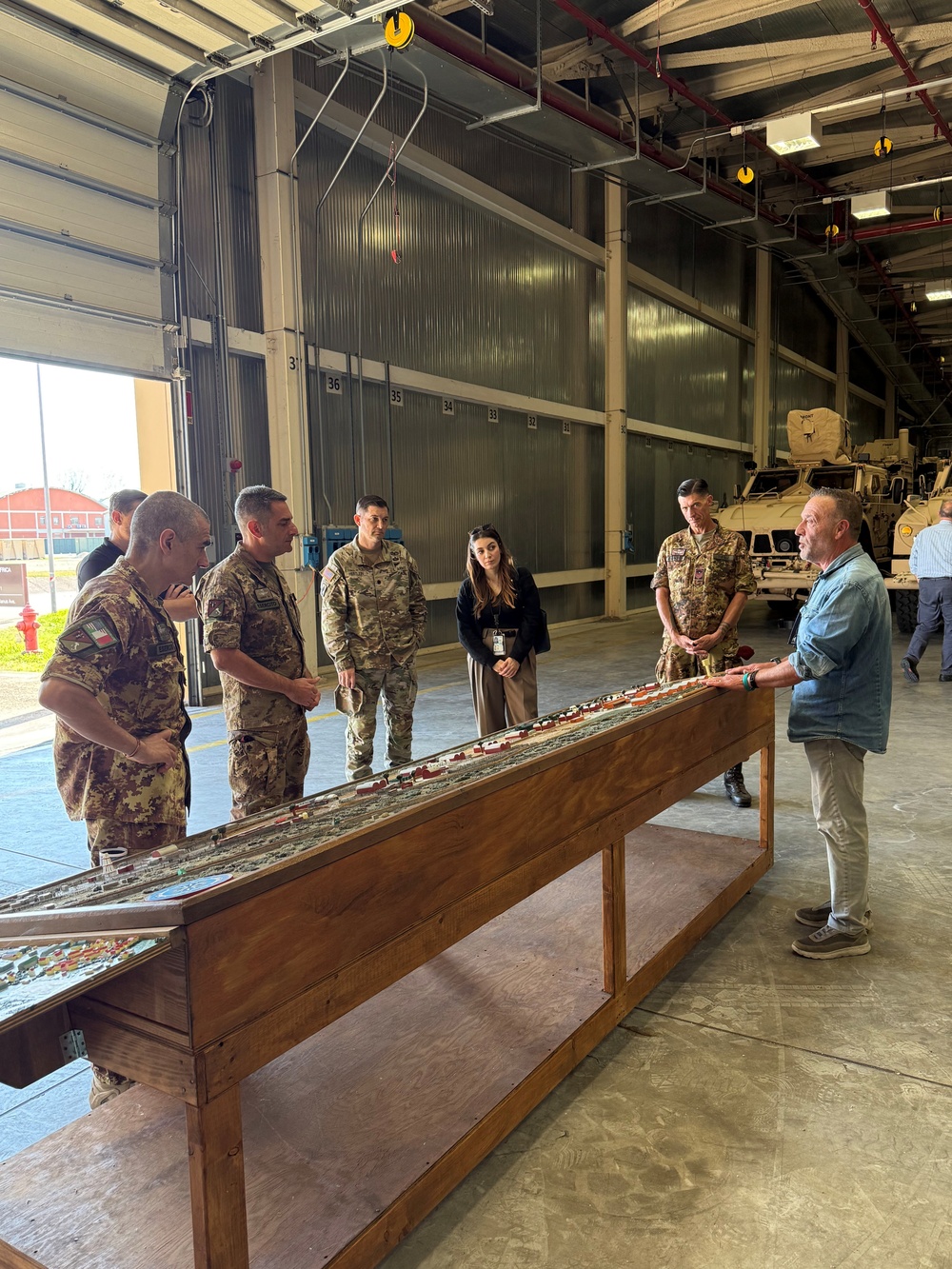 Italian base commander visits Leghorn Army Depot to better understand APS-2 mission