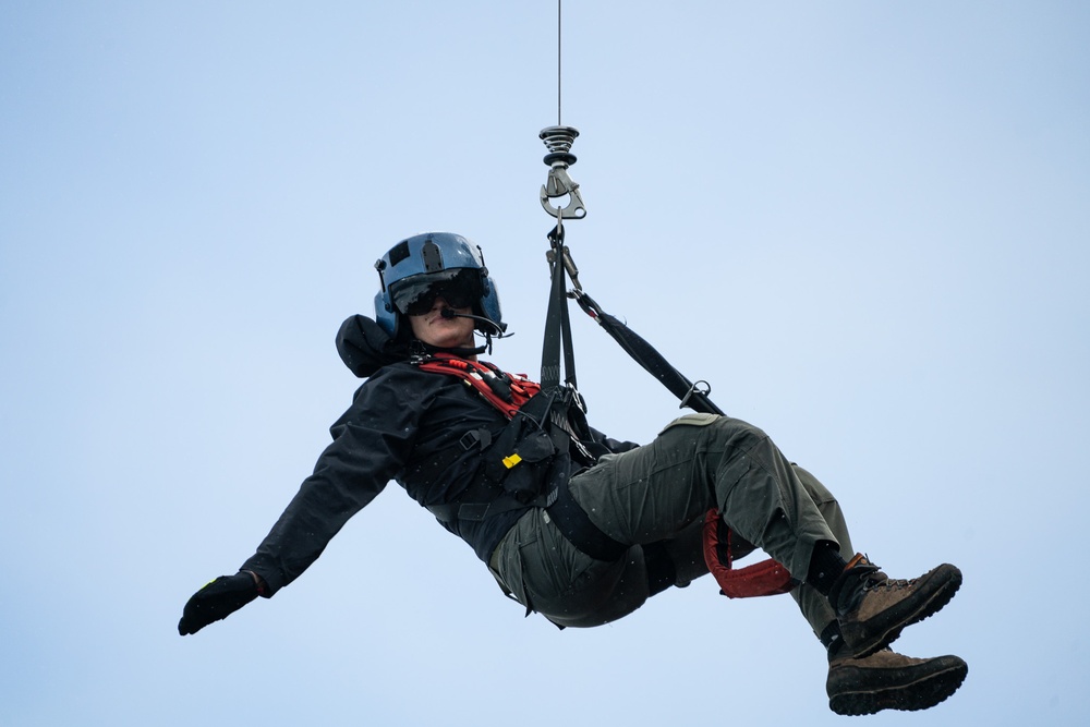 U.S. Coast Guard Air Station Barbers Point Conducts Cliff Side Training