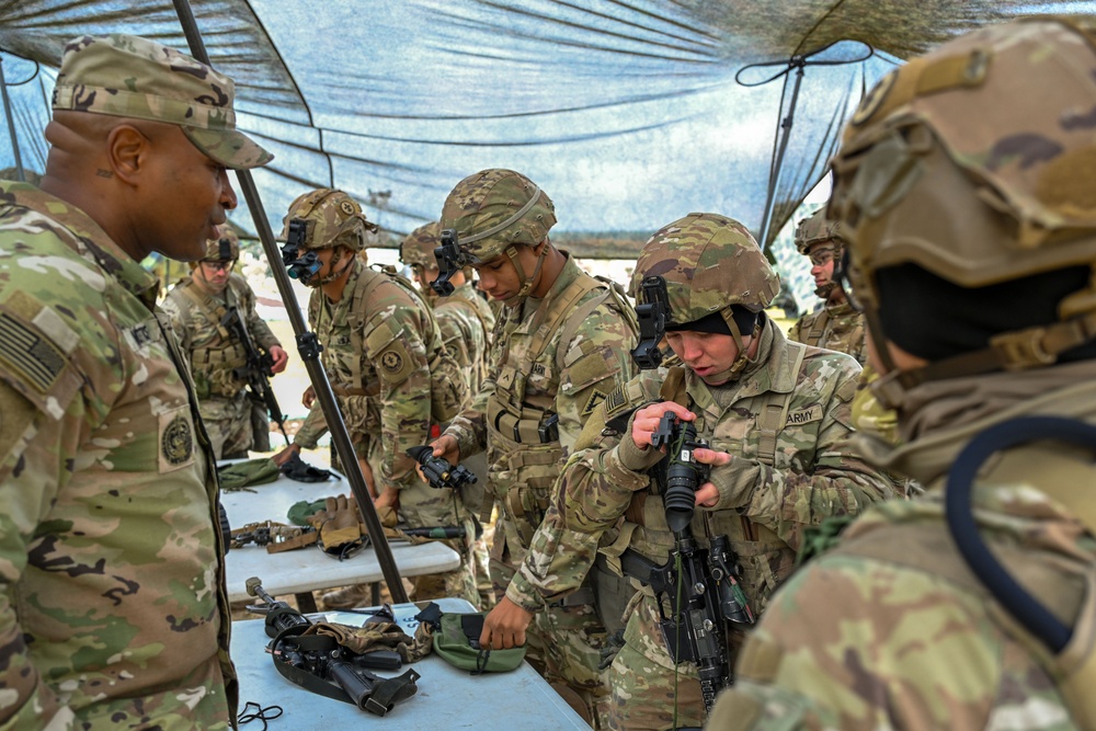 Soldiers Sharpening Skills for E3B