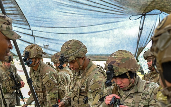 Soldiers Sharpening Skills for E3B